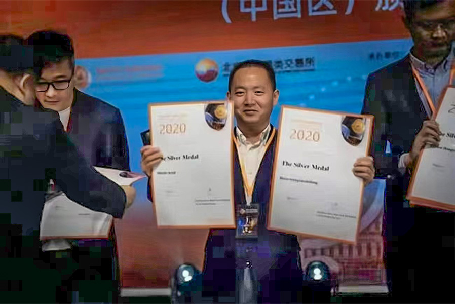 荣获布鲁塞尔烈酒大赛金、银双奖